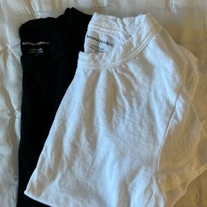 2 Pack black and White Banana Republic Women’s Cozy Slub T shirt